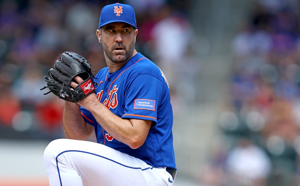  Justin Verlander #35 of the New York Mets throws a pitch in the fourth inning